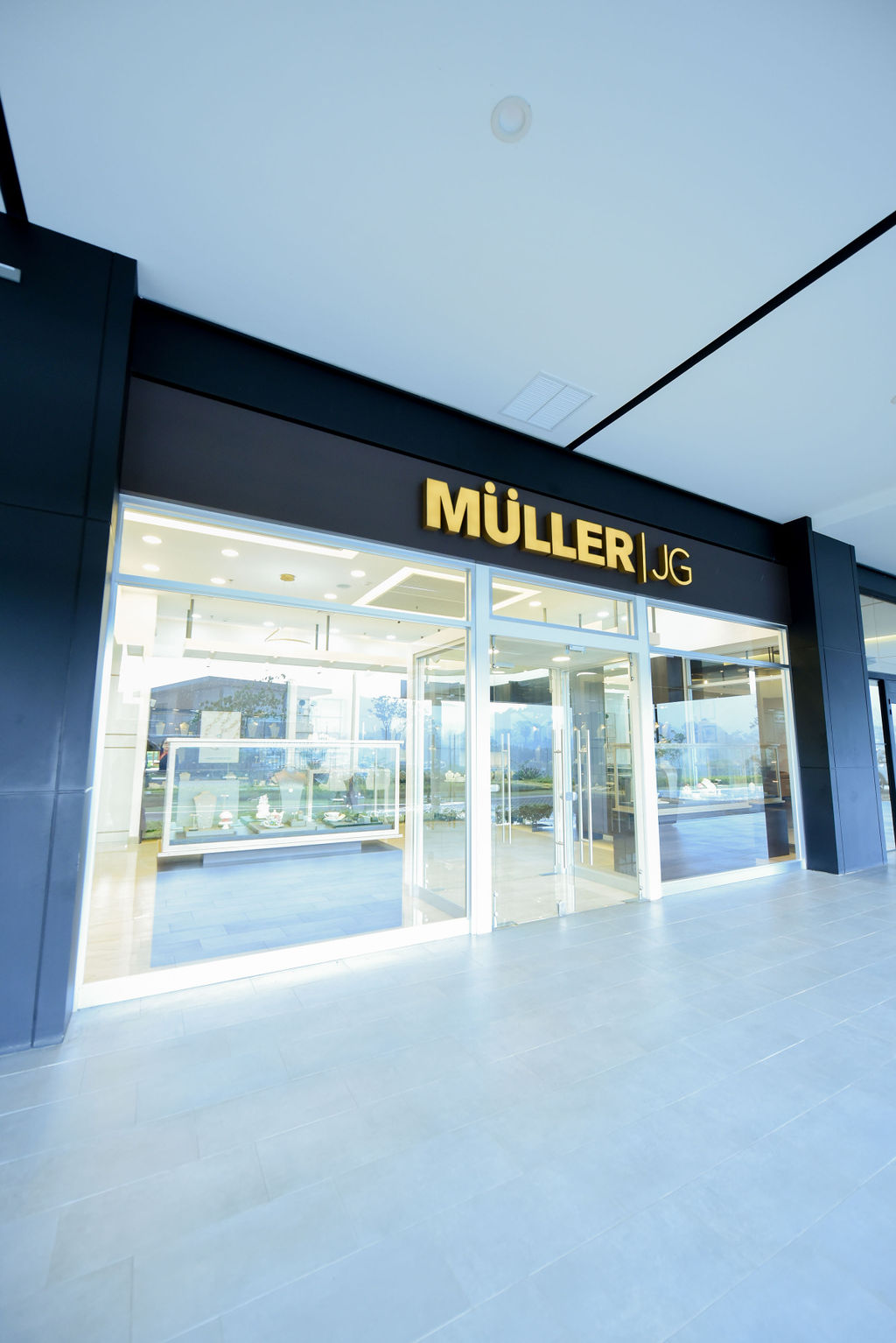 Muller Aleste storefront