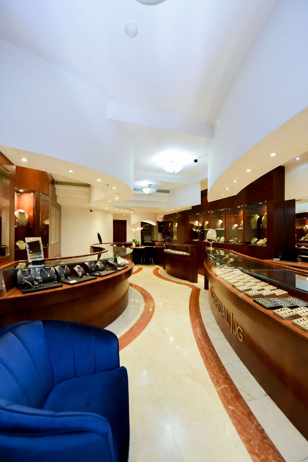 inside of Muller Multiplaza Curridabat